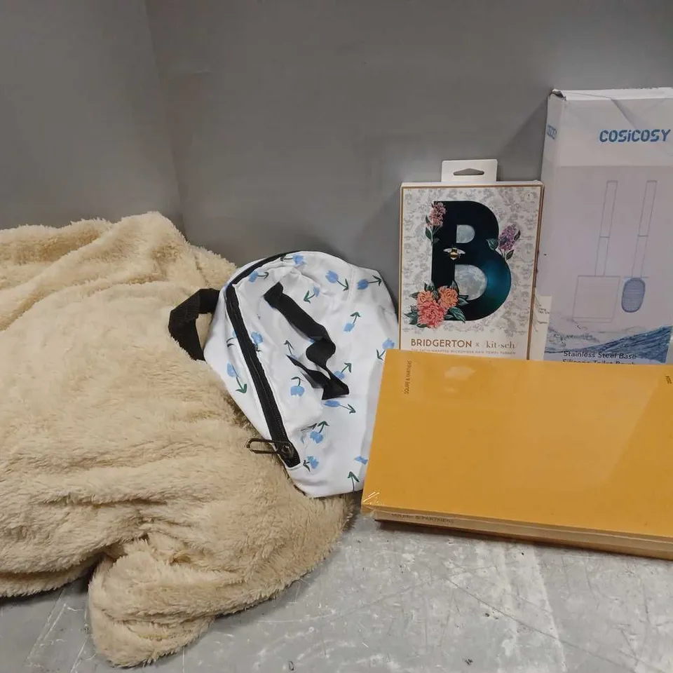 BOX OF APPROXIMATELY 10 ASSORTED HOUSEHOLD ITEMS TO INCLUDE - COSICOSY SILICONE TOILET BRUSH - BRIDERTON HAIR TOWEL TURBAN - TEDDY FITTED BEDSHEET - ETC