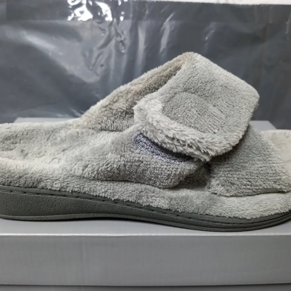 VIONIC INDULGE RELAX SLIPPERS IN LIGHT GREY - UK 6