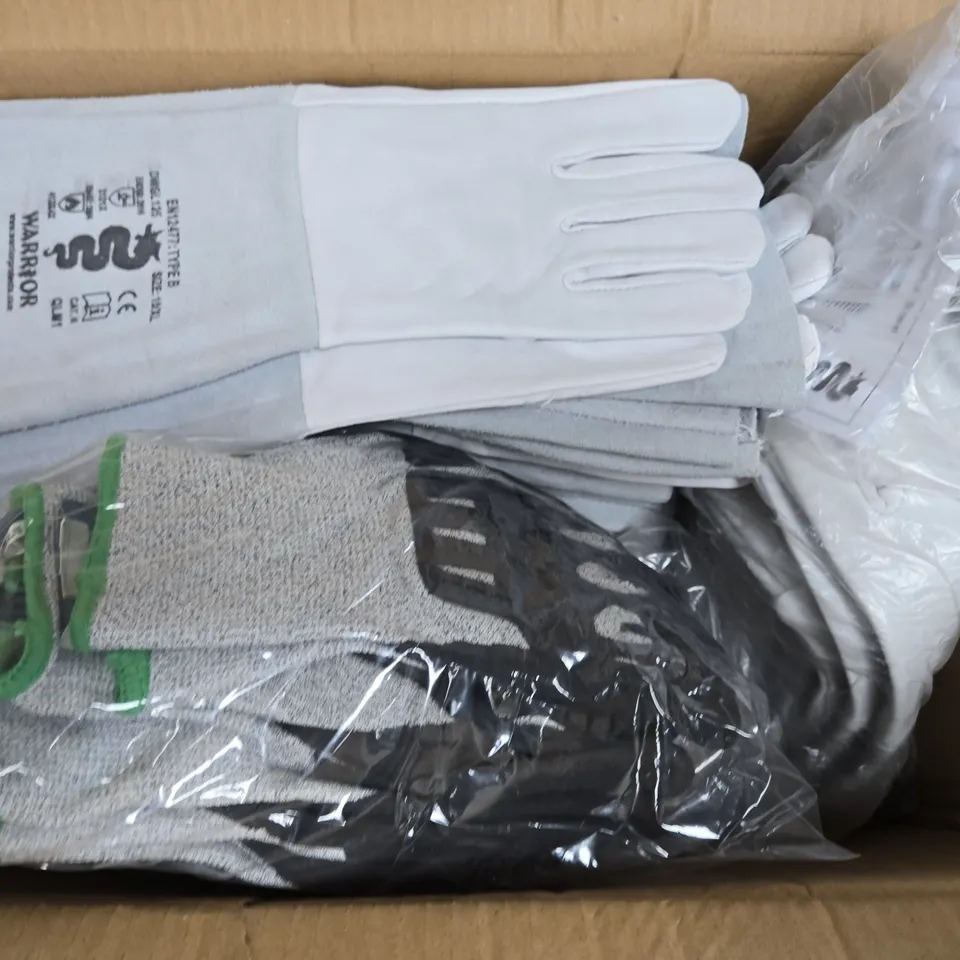 APPROXIMATELY 35 PAIRS OF SAFETY GLOVES TO INCLUDE WARRIOR WELDING GLOVES & PORTWEST TPV IMPACT CUT GLOVES