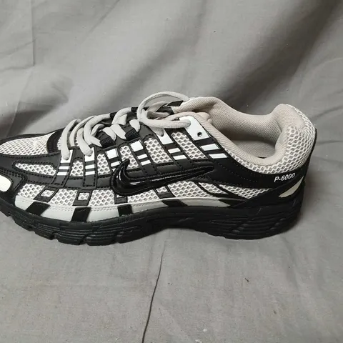 NIKE MEN'S SNEAKERS – WHITE/BLACK MESH, US 9.5 (UK 8.5)