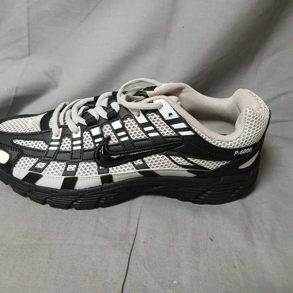 NIKE MEN'S SNEAKERS – WHITE/BLACK MESH, US 9.5 (UK 8.5)