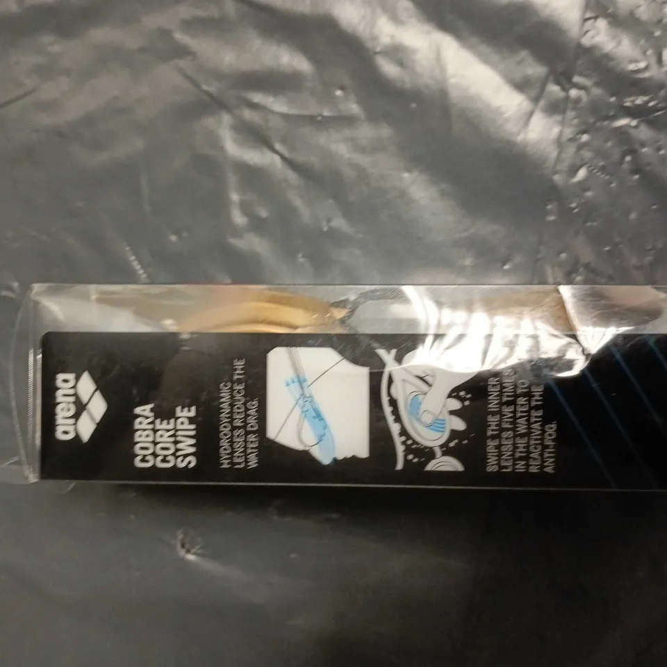 ARENA COBRA SWIPE – BLACK SWIMMING GOGGLES