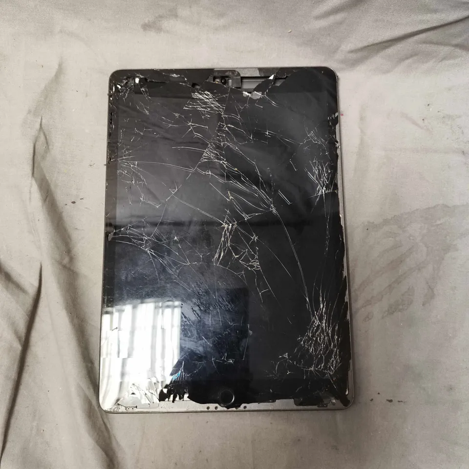 APPLE IPAD TABLET - A2602