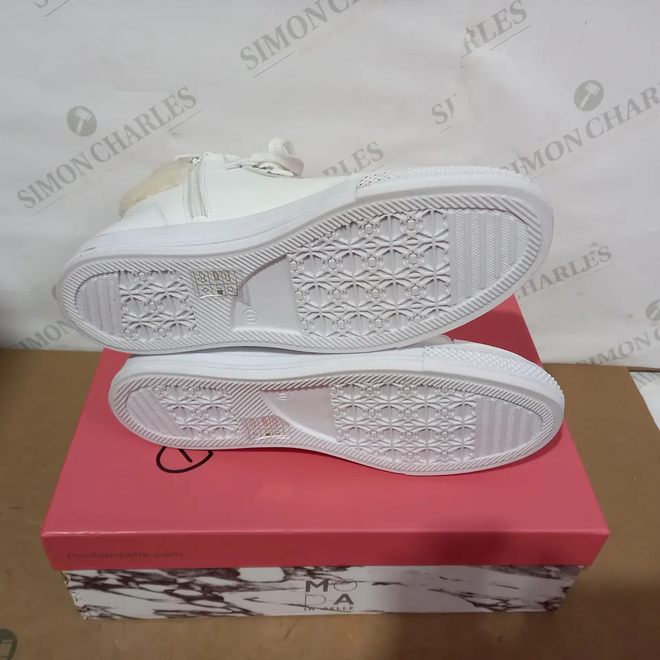 BOXED PAIR OF MODA IN PELLE HIGH TOPS- SIZE 41