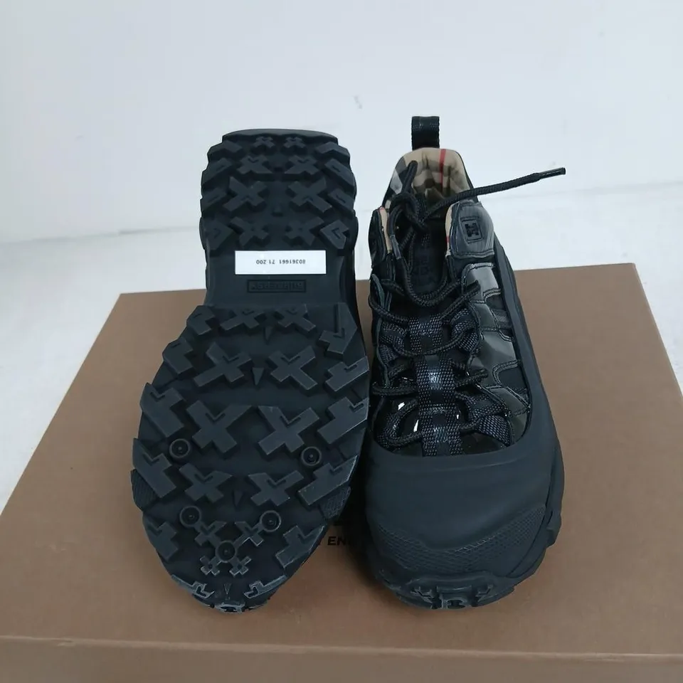 BURBERRY LOW TOP SNEAKER – BLACK SIZE 2