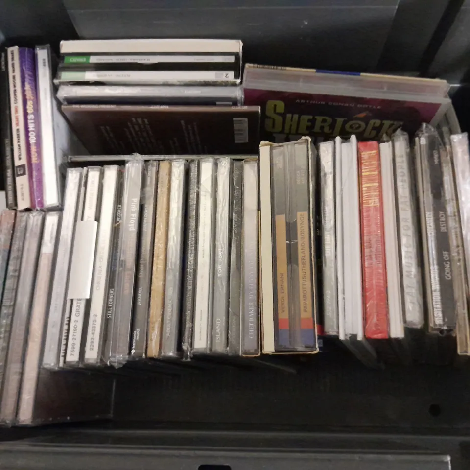 BOX OF APPROXIMATELY 20 CDS TO INCLUDE - MAHLER SYMPHONY NO.5 , THE BEATLES 2 CD ROOFTOP CONCERT, PIXIES ETC