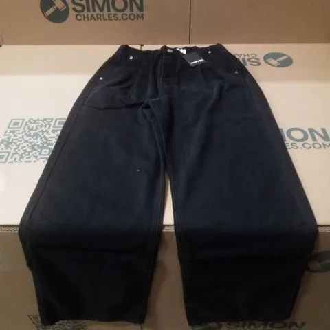 BOX CONTAINING APPROXIMATELY 4 BRAND NEW SIMPLY BE WASHED BLACK PLEAT DETAIL JEANS - 10L