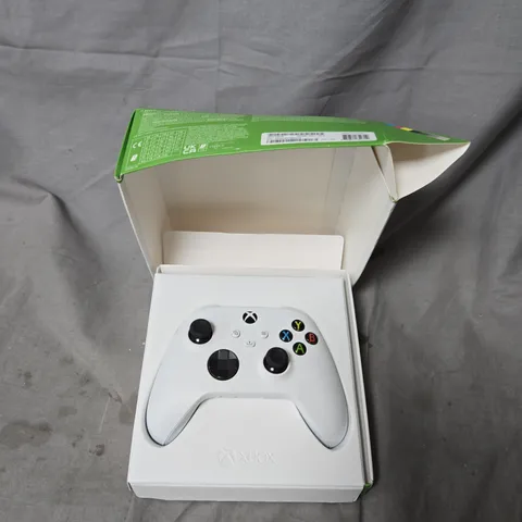 XBOX WIRELESS CONTROLLER – ROBOT WHITE (BOXED)