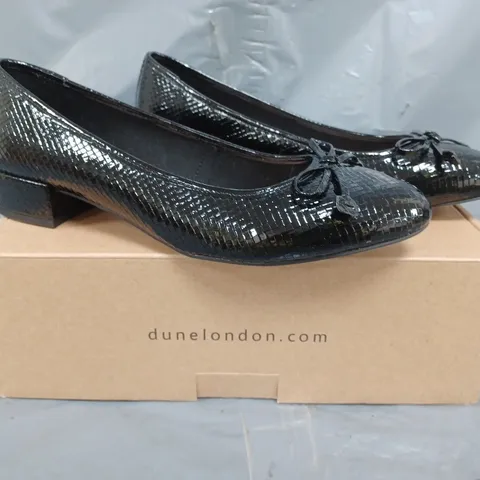 BOXED PAIR OF DUNE LONDON HOLLIES LOW BLOCK HEEL SLIP-ON SHOES IN BLACK SIZE 7