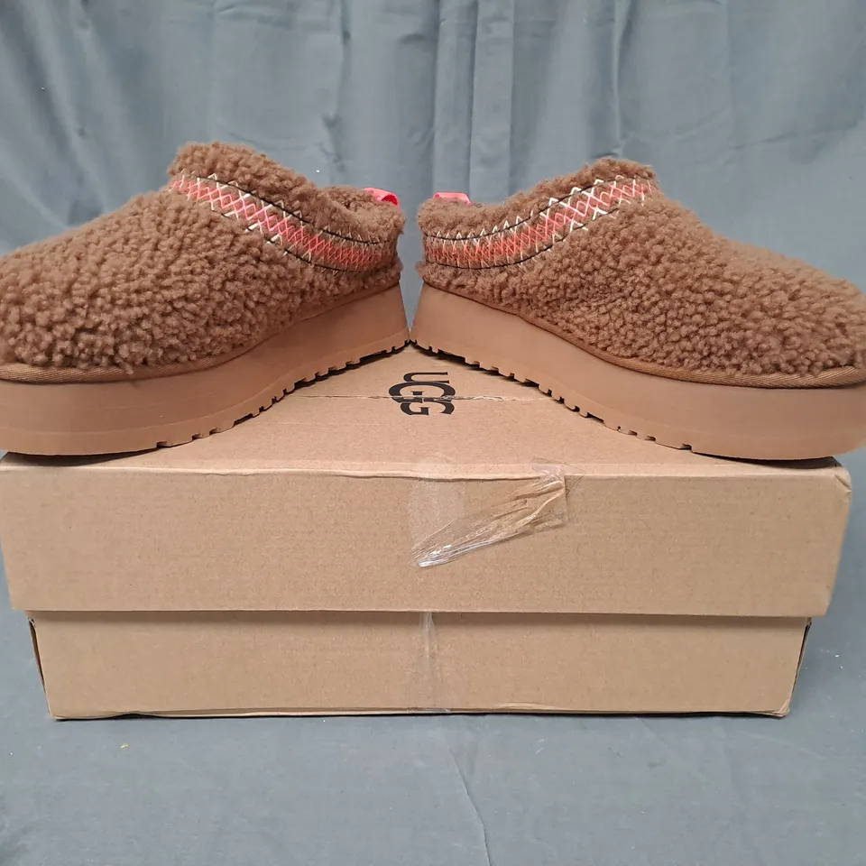 BOXED PAIR OF UGG TAZZ BRAID SHOES IN BROWN UK SIZE 7