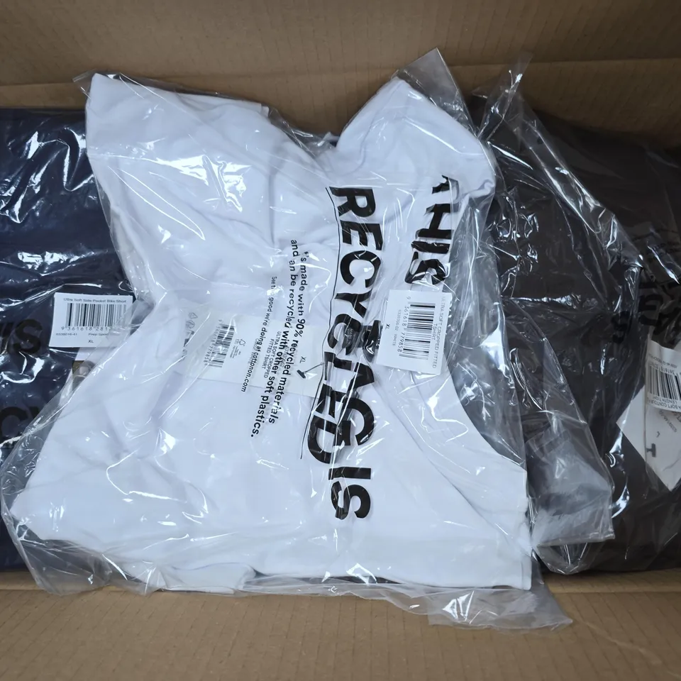 APPROXIMATELY 20 ASSORTED CLOTHING ITEMS IN VARIOUS SIZES, COLOURS & STYLES TO INCLUDE ULTRA SOFT SIDE POCKET BIKE SHORTS, ULTRA SOFT CONTOUR FULL LENGTH TIGHTS, CROPPED FIT TSHIRT, ETC