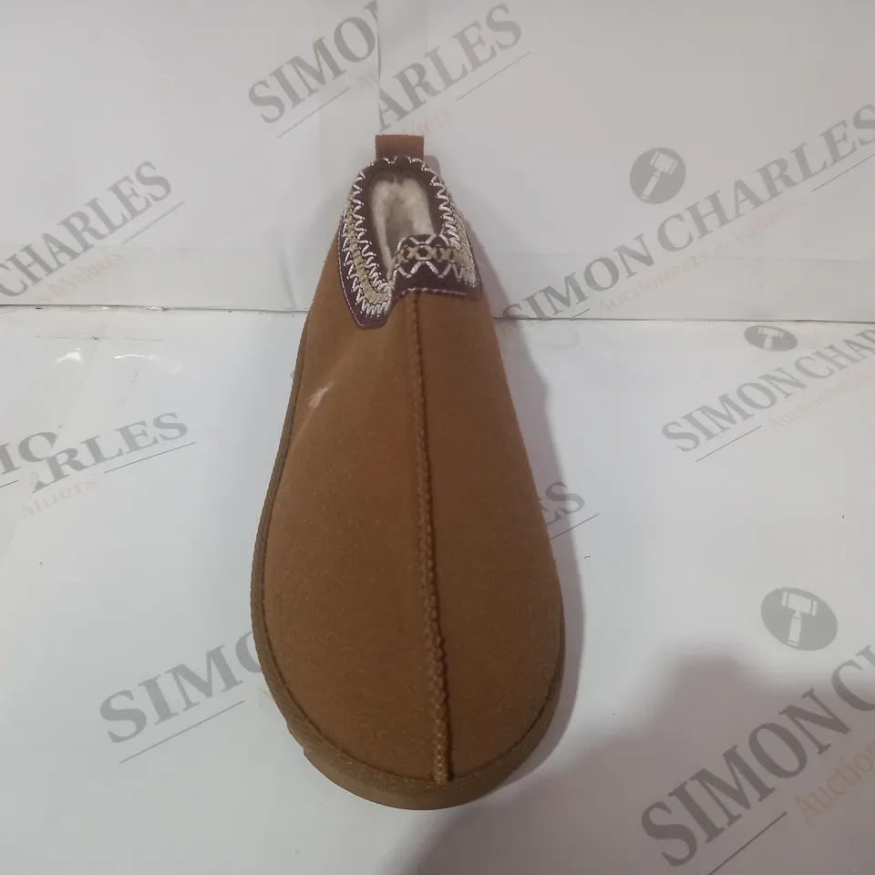 BOXED PAIR OF DESIGNER FAU FUR LINED SHOES IN BROWN EU SIZE 37
