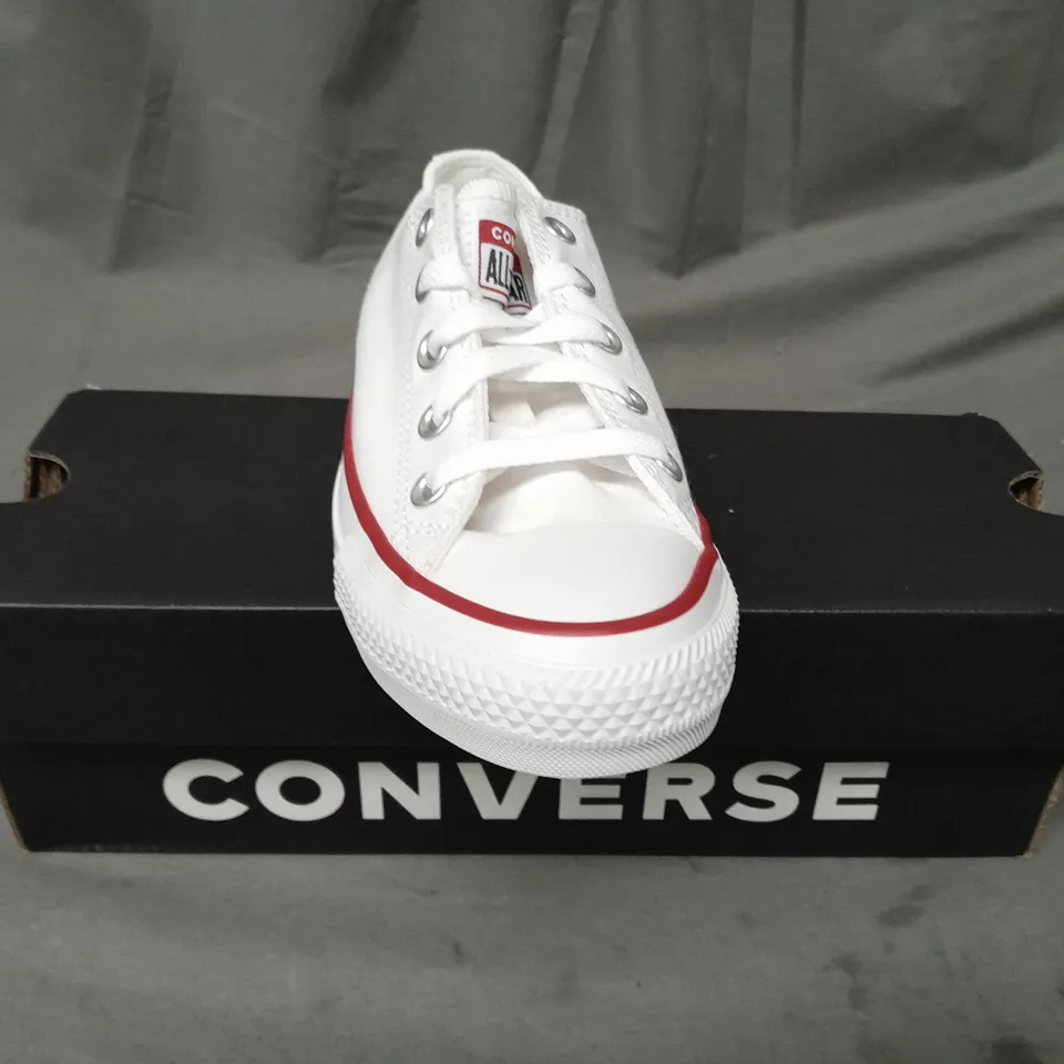 BOXED PAIR OF CONVERSE ALL STAR LOW SHOES IN WHITE UK SIZE 3