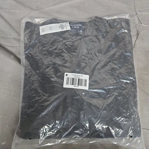 BAGGED ABERCROMBIE & FITCH CABLE CREW SWEATER IN BLACK - MEDIUM