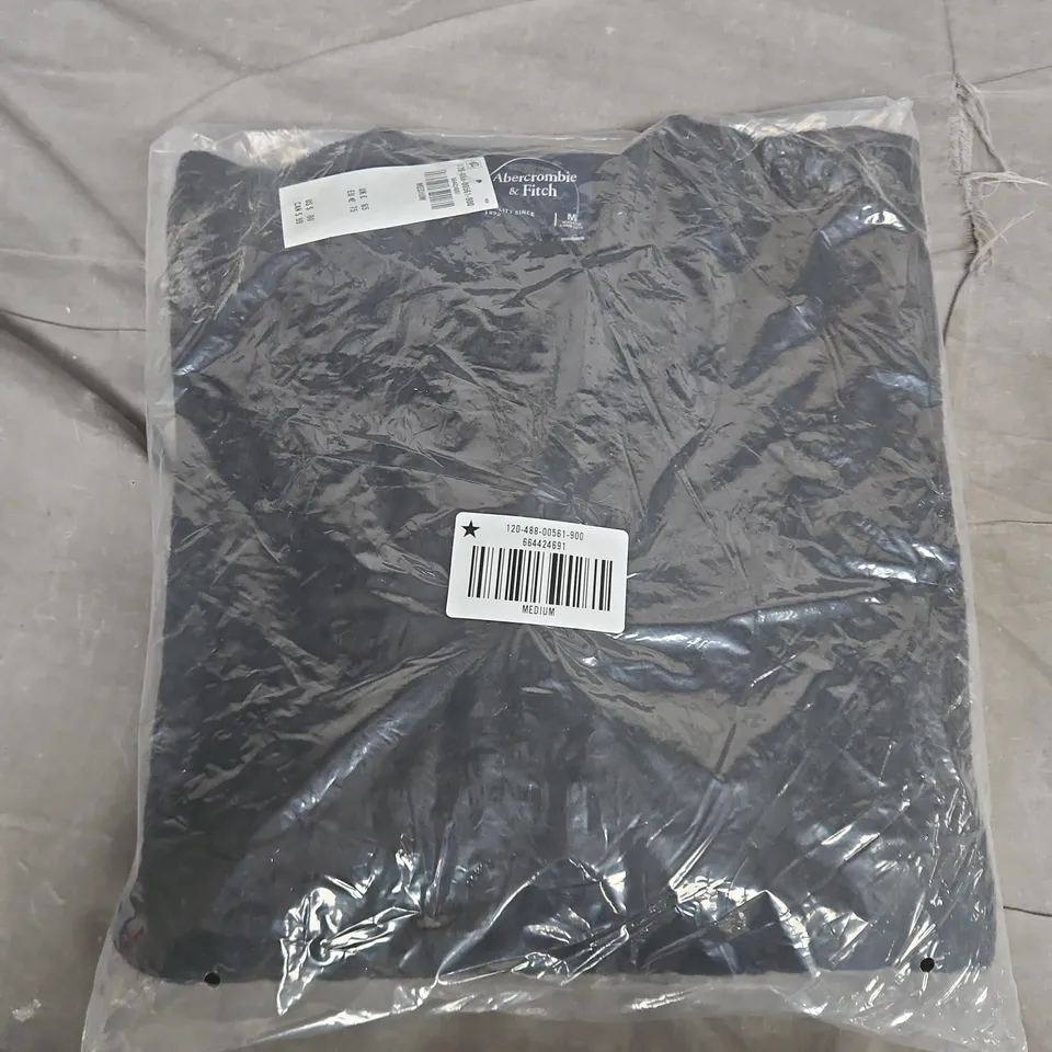 BAGGED ABERCROMBIE & FITCH CABLE CREW SWEATER IN BLACK - MEDIUM