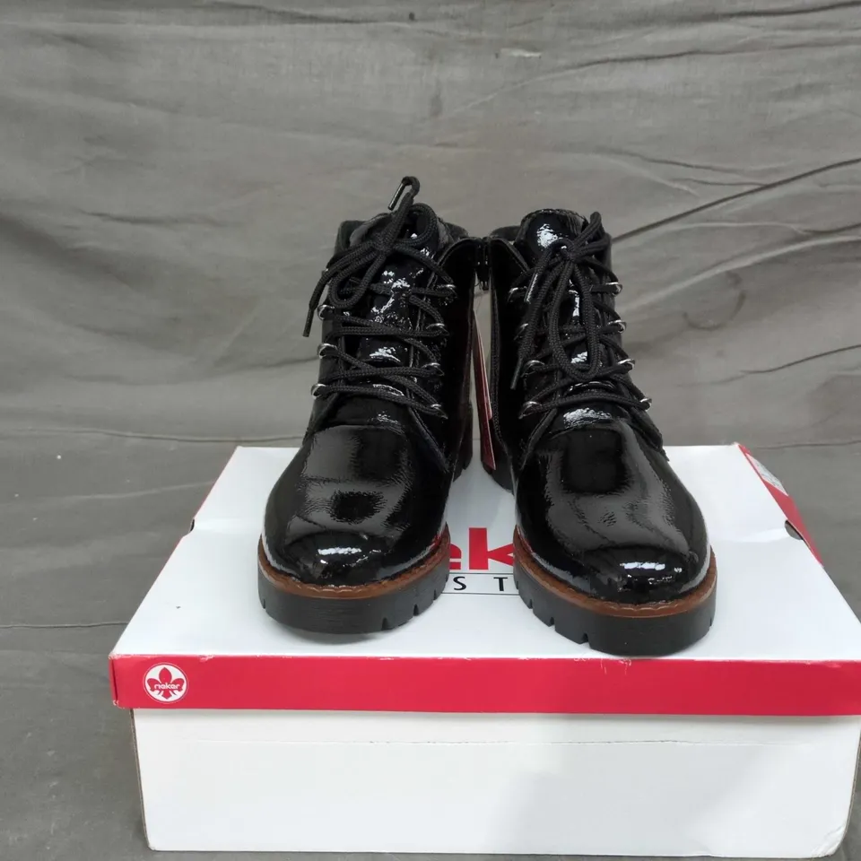 RIEKER BLACK PATENT LEATHER WEDGE BOOT – ANKLE BOOT - SIZE 37