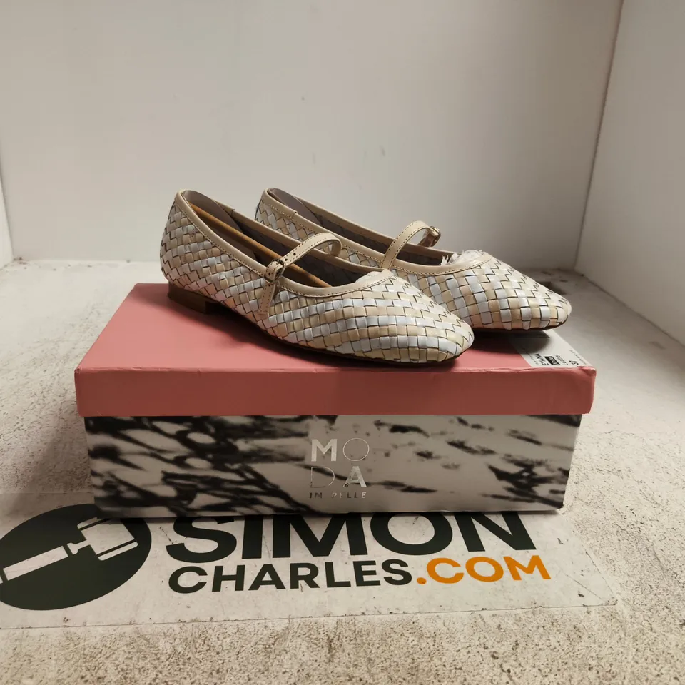 MODA IN PELLE EYANA WHITE LEATHER WOMENS SHOE SIZE 4 BOXED
