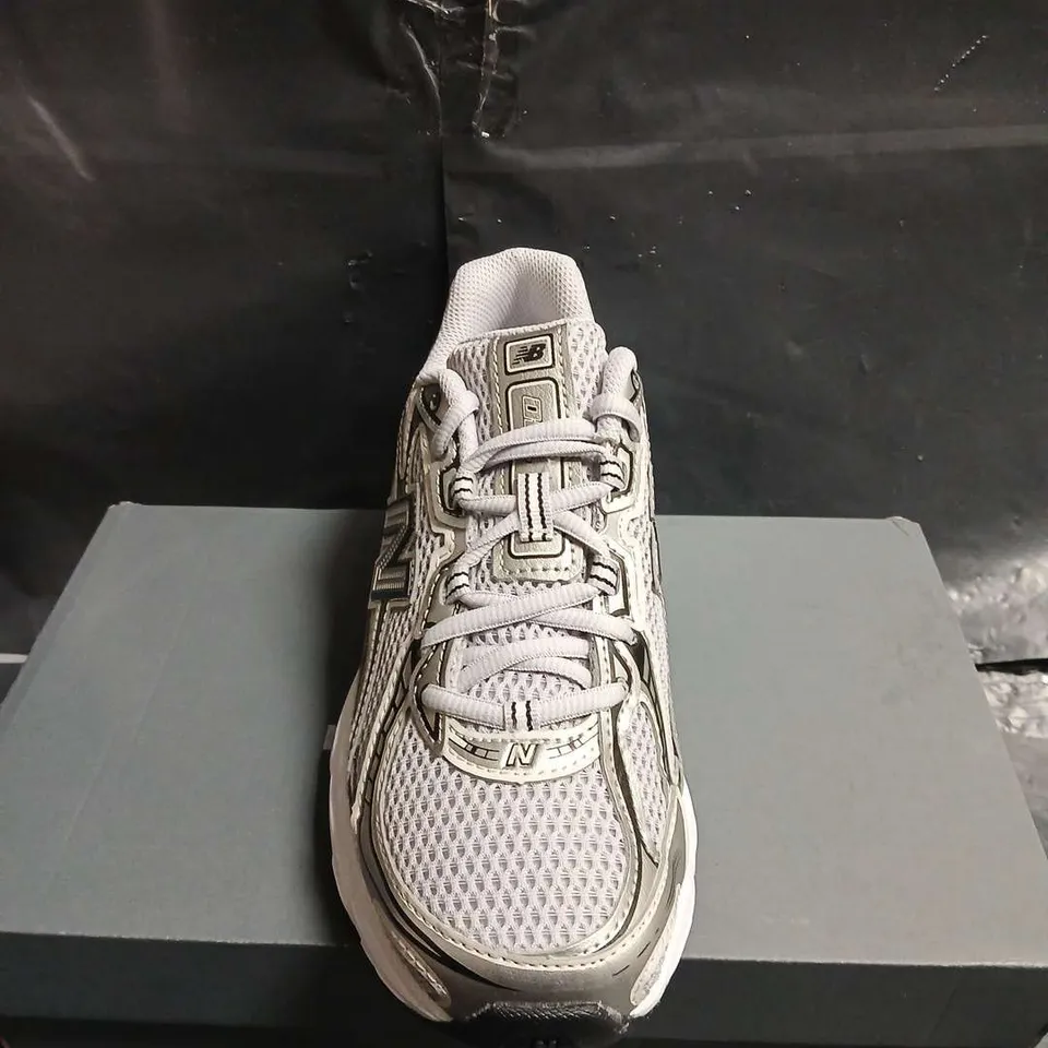 BOXED PAIR OF NEW BALANCE RUNNING SHOES – GREY/WHITE - UK SIZE 4