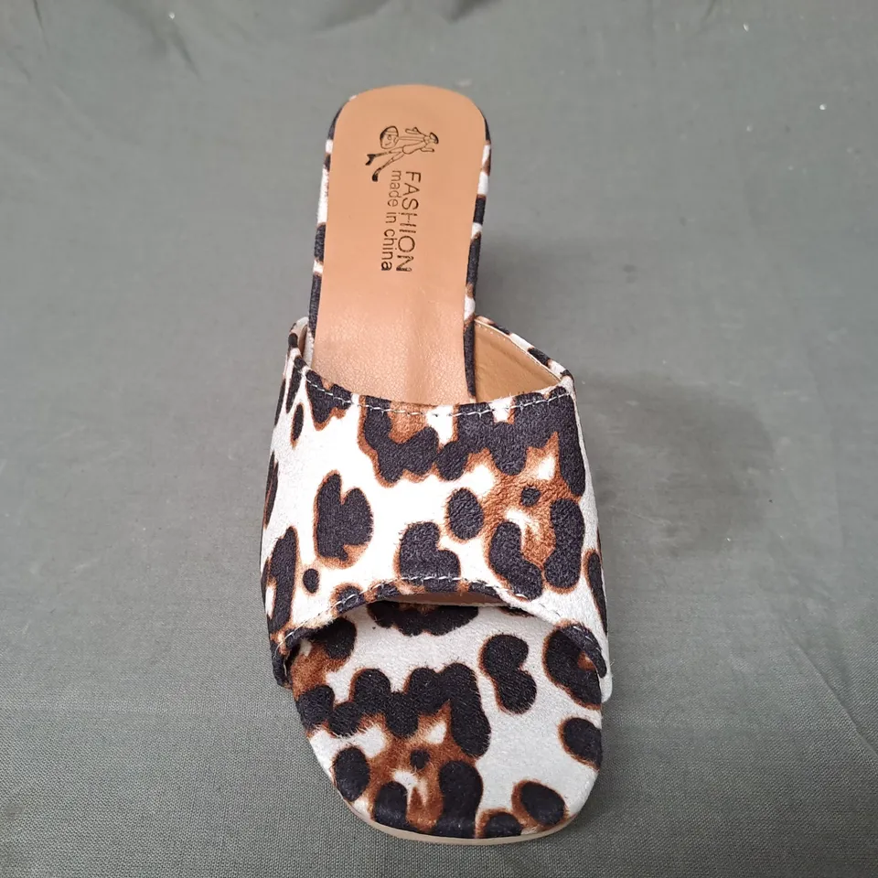 BOXED PAIR OF FASHION OPEN TOE BLOCK HEEL SANDALS IN ANIMAL PRINT EU SIZE 38