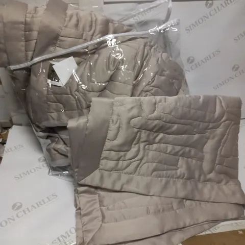 KELLY HOPPEN ABSTRACT GEO BEDSPREAD AND SET OF 2 SHAMS, TAUPE, KINGSIZE