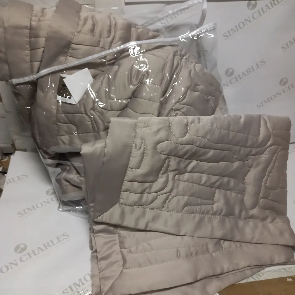 KELLY HOPPEN ABSTRACT GEO BEDSPREAD AND SET OF 2 SHAMS, TAUPE, KINGSIZE