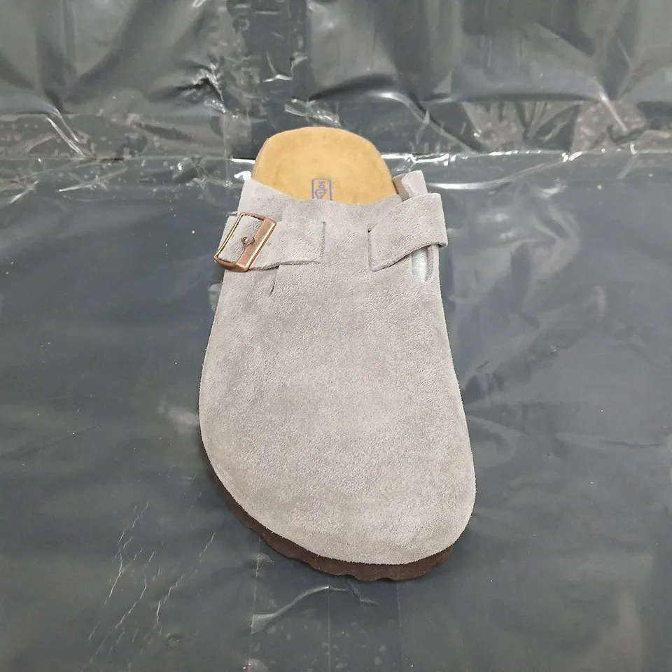 PAIR OF BIRKENSTOCK SHOES IN GREY SIZE EU 37