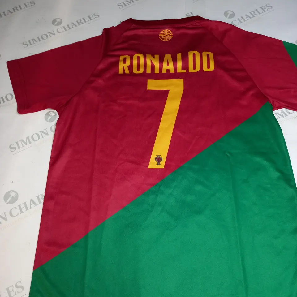 PORTUGAL FC HOME KIT WITH RONALDO 7 ON THE BACK SIZE 26