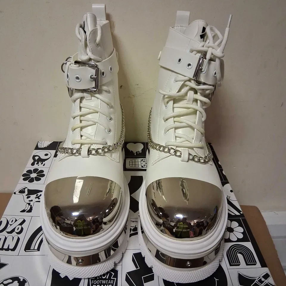 BOXED KOI BORIN HARDWARE PLATFORM BOOTS WHITE SIZE 6