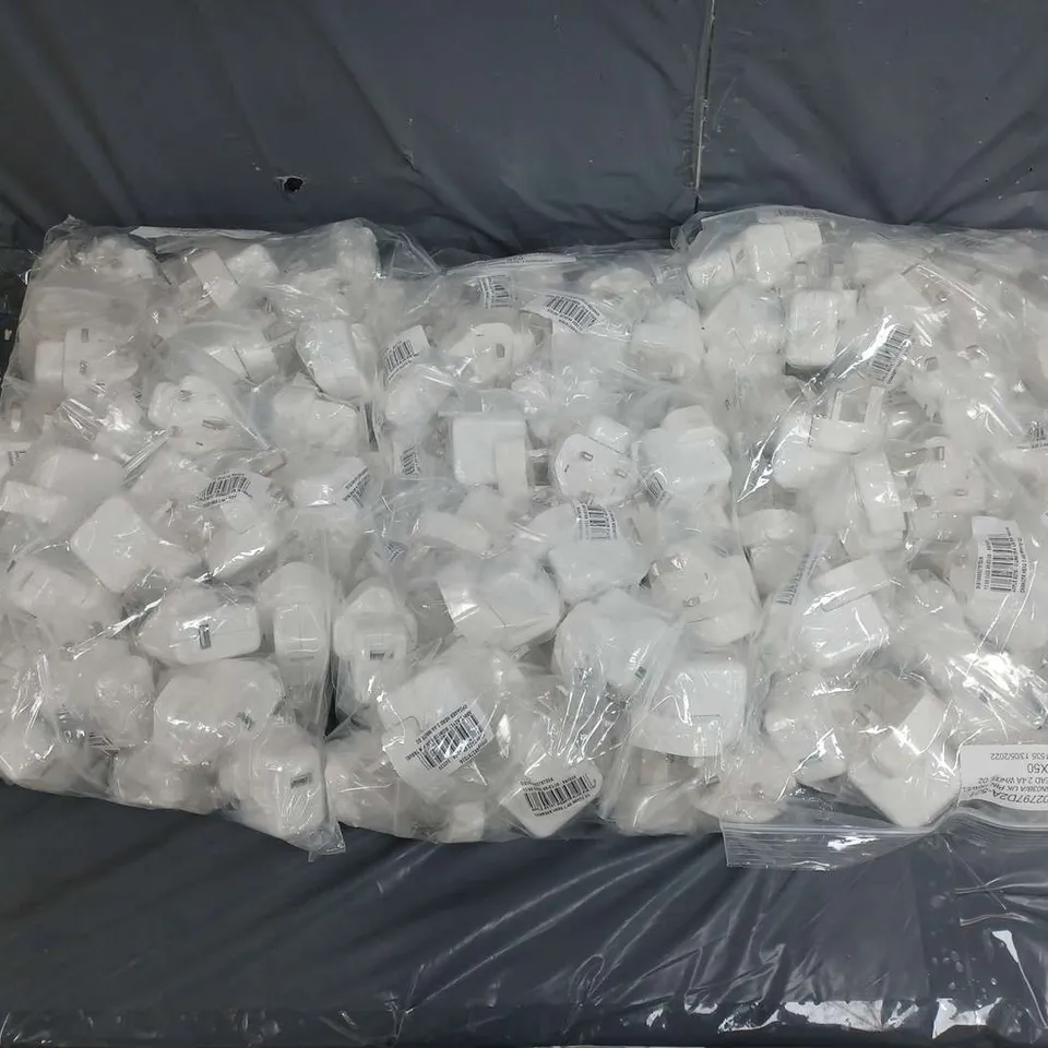 APPROXIMATELY 100 APPLE UK PIN TRAVEL CHARGER HEAD 2.4A WHITE D2