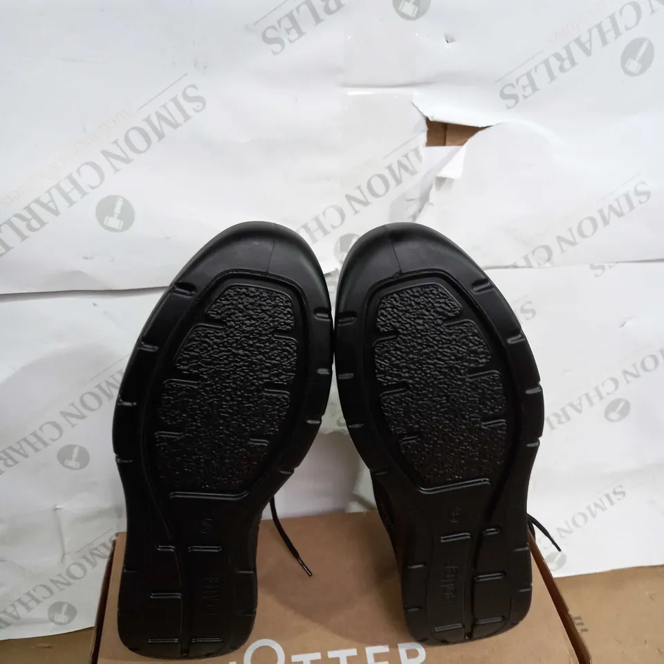BOXED PAIR OF HOTTER SUEDE SHOES IN BLACK SIZE 9.5