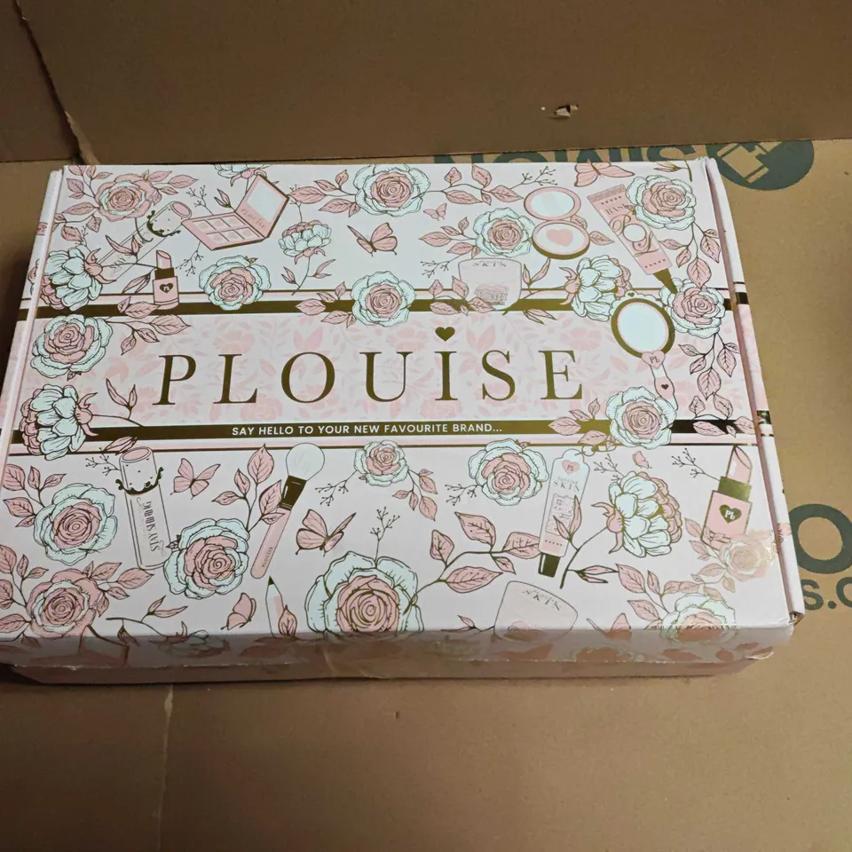 LOT OF 14 ASSORTED PLOUISE COSMETIC ITEMS TO INCLUDE BRIGHTENING POWDER, LIQUID BLUSH AND PRESSED POWDER