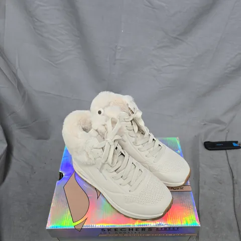 SKECHERS STREET LOS ANGELES MEMORY FOAM TRAINERS – WHITE, FUR-LINED HIGH-TOP UK 3