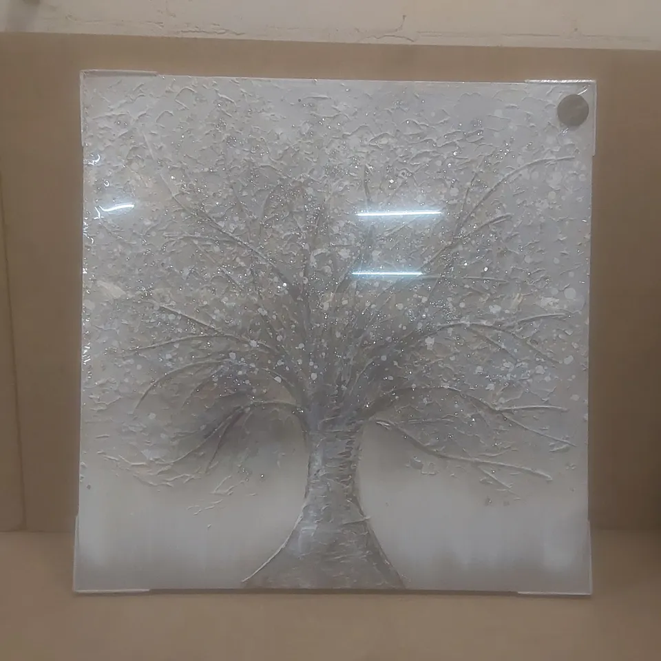 GLITTER DETAIL TREE SCENE CANVAS 