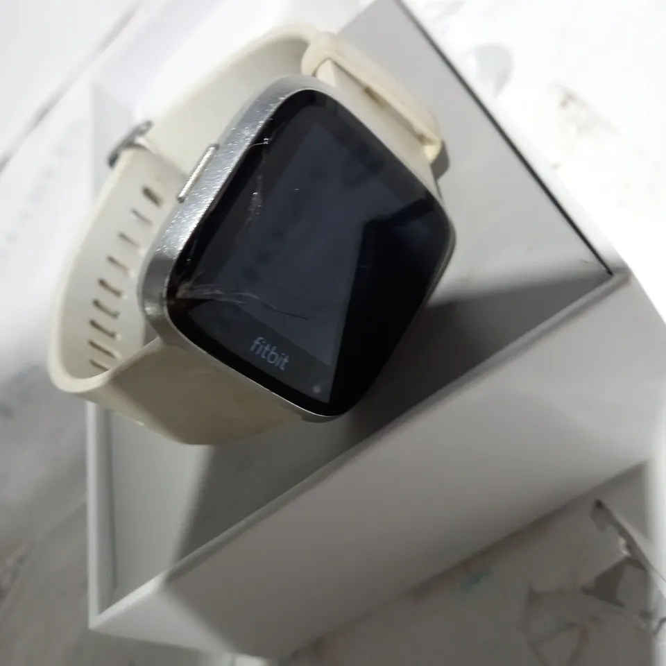 FITBIT VERSA - CREAM