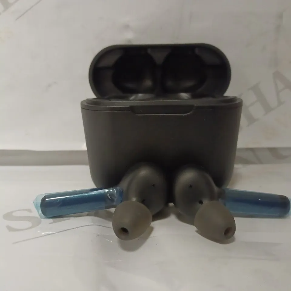NOISE CANCELLING WIRELESS EARBUDS 