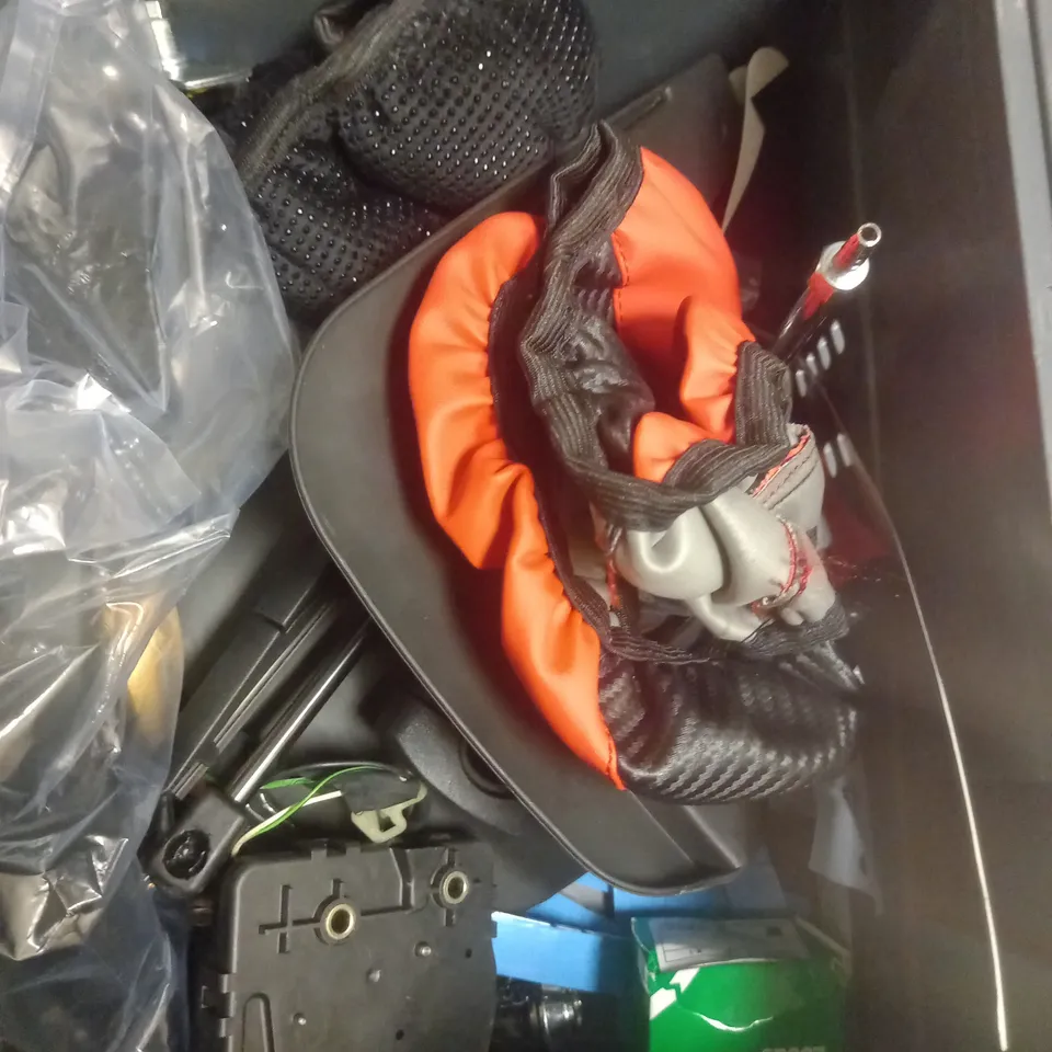BOX OF ASSORTED CAR ITEMS TO INCLUDE FUSES , DISABLED BADGE HOLDER , STEERING WHEEL COVER / COLLECTION ONLY 