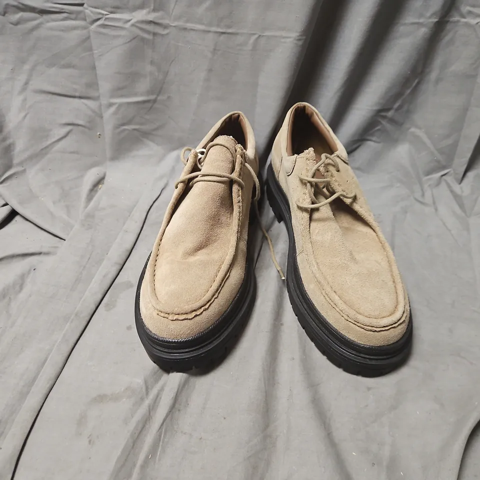 SKOVDE BEIGE SUEDE LACE-UP SHOES – UK 10