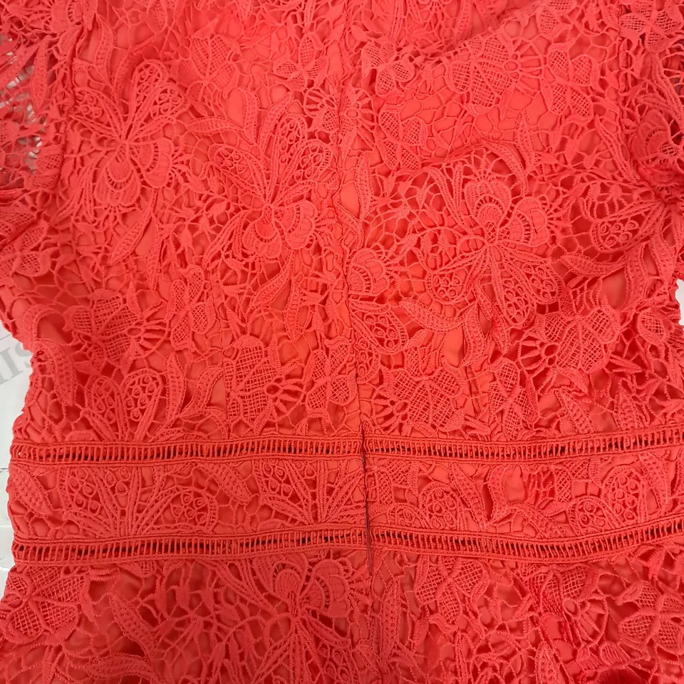 KAREN MILLEN TALL GUIPUE LACE V-NECK WOVEN TOP IN CORAL - 12