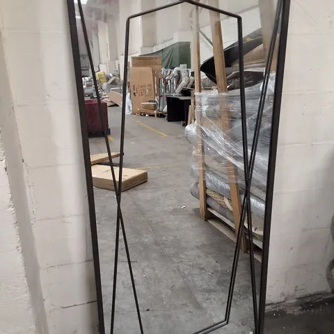 WAINSCOTT LEANER MIRROR BLACK 75×160×3CM