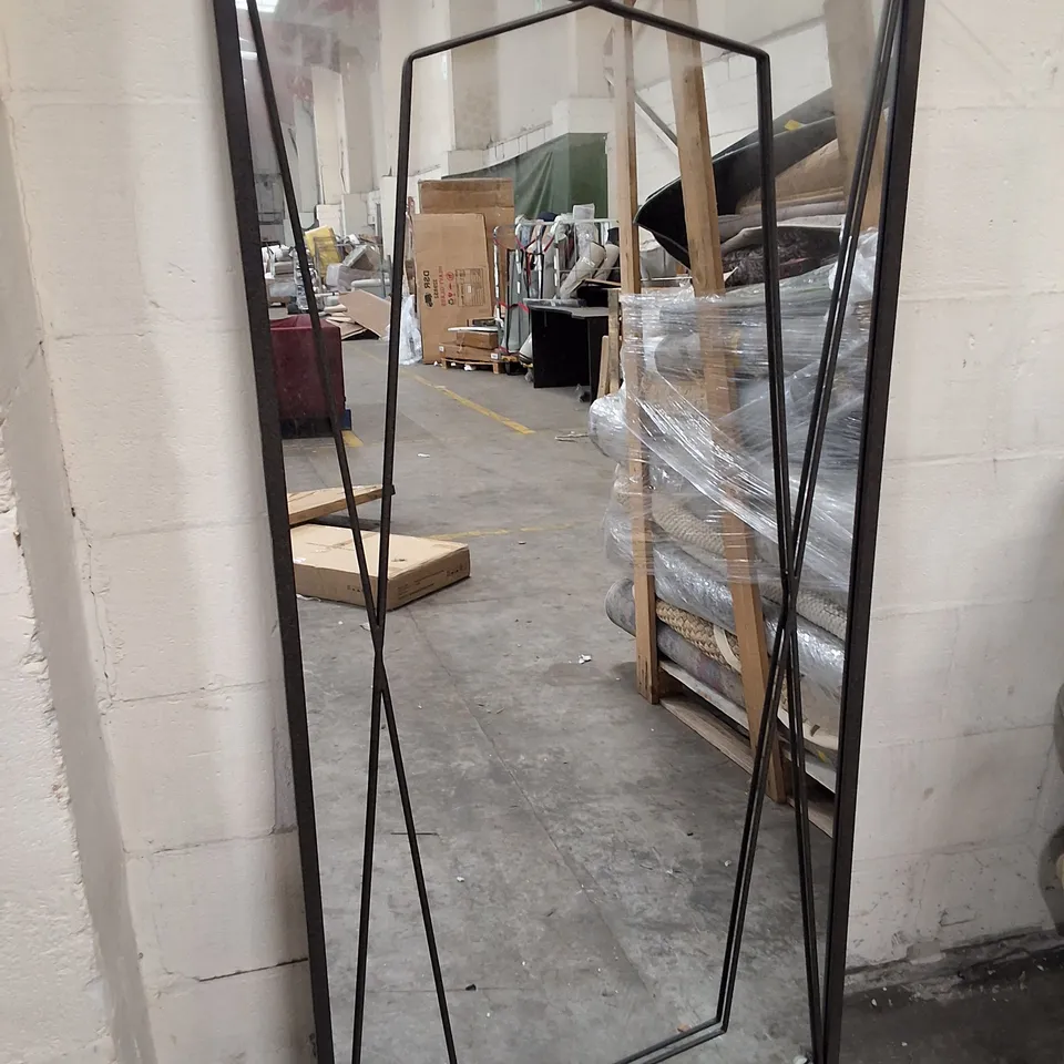 WAINSCOTT LEANER MIRROR BLACK 75×160×3CM