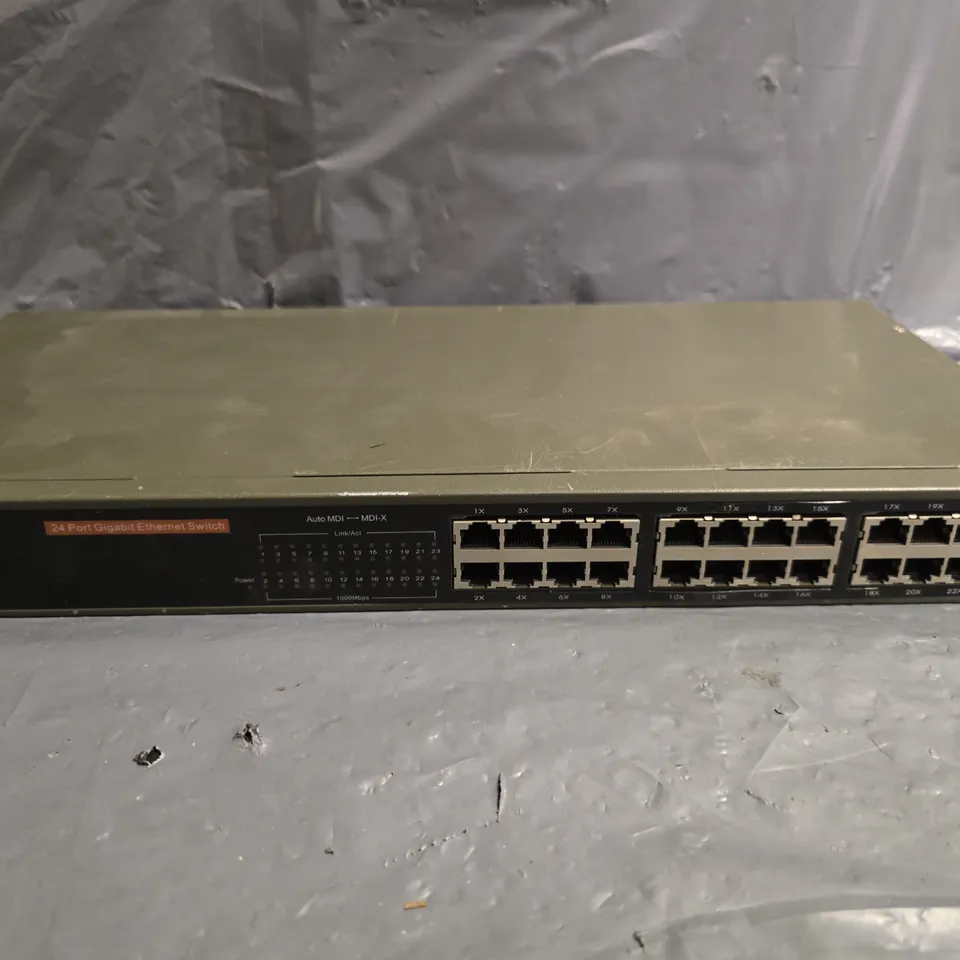 UNBRANDED 24 PORT GIGABIT ETHERNET SWITCH 
