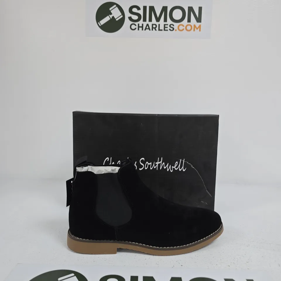 CHARLES SOUTHWELL KANSAS CHELSEA BOOTS – BLACK, UK 8