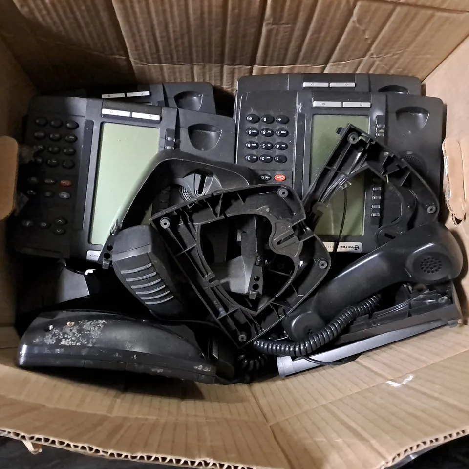 LOT OF ASSORTED TECH ITEMS TO INCLUDE DIGITAL VIDEO RECORDER, HP KEYBOARDS DELL POWER ADAPTERS AND MITEL IP PHONES