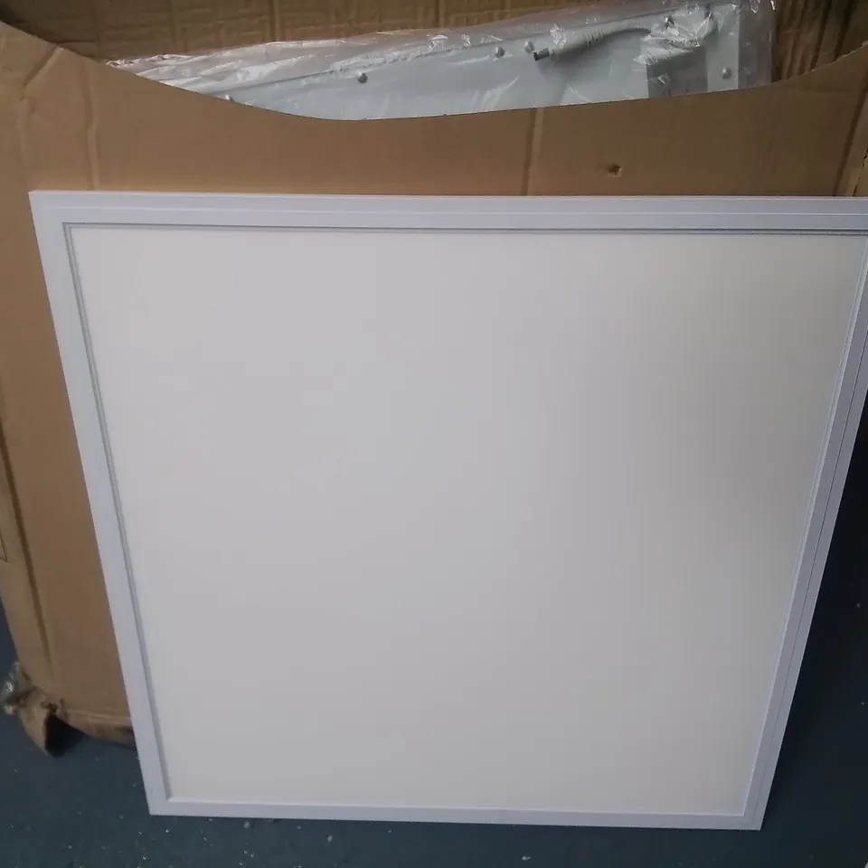 LOT OF ASSORTED ITEMS TO INCLUDE 12 60X60CM LED PANELS, VILEDA MOP, MORPHY RICHARDS BLENDER AND SENSIR WALL MOUNTS FOR XBOX