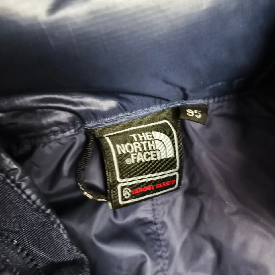 THE NORTH FACE NAVY PUFFER JACKET – SIZE M