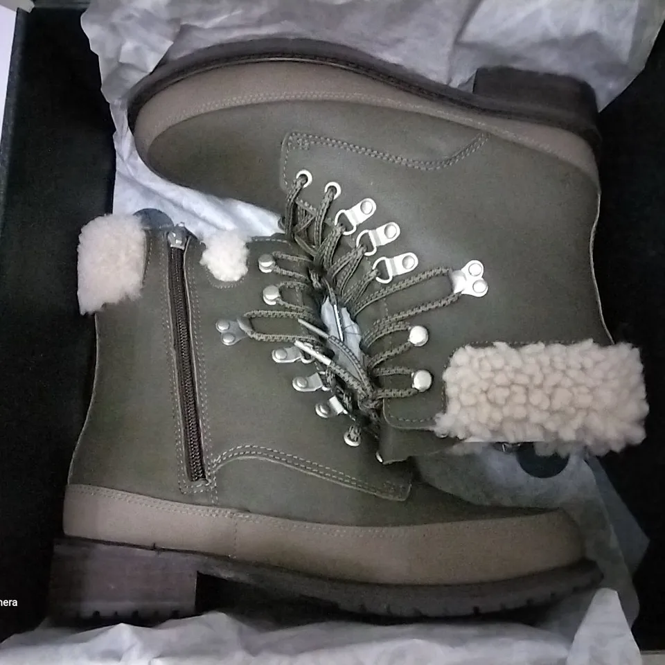 3 EMU AUSTRAILIA SHOE BOXES OF OKAB WATERPROOF BOOTS - DARK OLIVE - UK 6