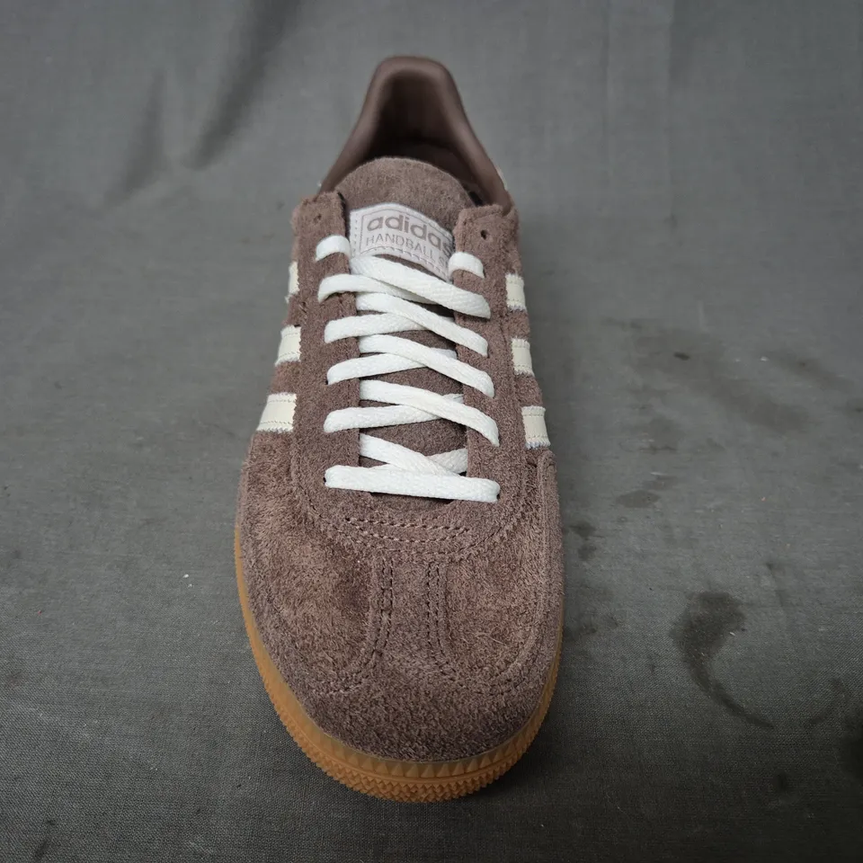 PAIR OF ADIDAS HANDBALL SPEZIAL SHOES IN TAUPE/WHITE UK SIZE 5.5