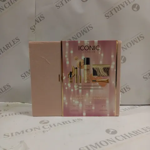 BOXED ICONIC LONDON GLOWING OUT-OUT BEAUTY SET 