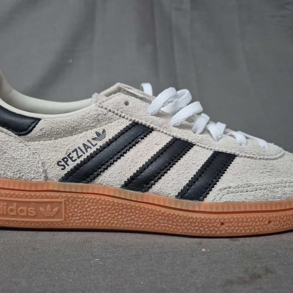 BOXED PAIR OF WOMEN'S HANDBALL SPEZIAL SHOES IN BEIGE/BLACK UK SIZE 5