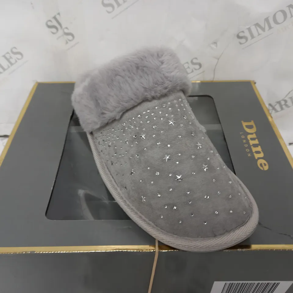  BOXED DUNE GREY SYNTHETIC STAR HOTFIX SLIPPERS SIZE 8